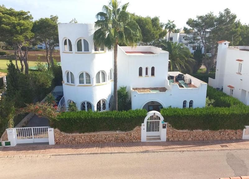 Вилла mit Meerblick, Indoorpool und Wlan в Кала Д'Ор