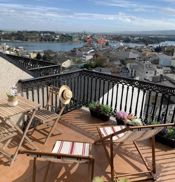 MODERNO PISO CON LA MEJOR TERRAZA DE RIBADEO Y VISTAS MARAVILLOSAS