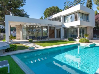 Amazing modern villa located mins from beach RDR234