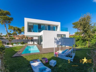 Beachside Pau Villa with Pool