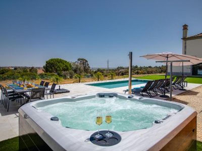 Premium 4BD Villa with Pool Jacuzzi BBQ AC WIFI