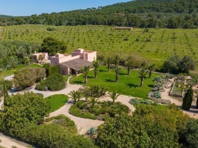 Quiet detached villa with tennis court