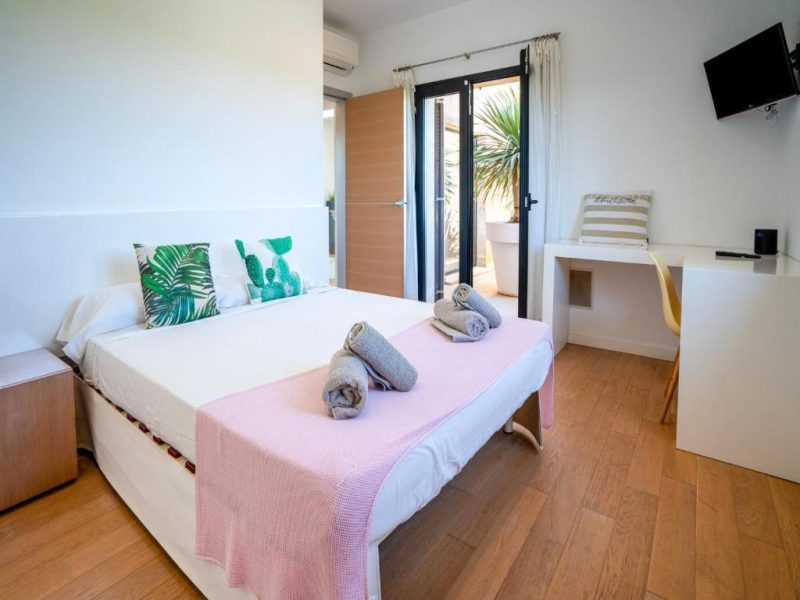Sa Canoveta with Designer Kitchen