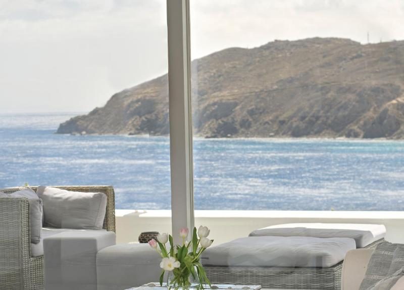 "Short walk to 4 beaches" villa, by CalypsoSunsetVillas
