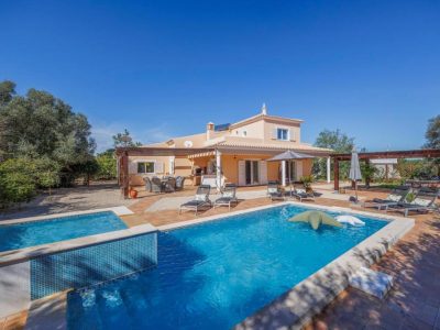 Stunning Countryside Villa w Private Garden & Pool