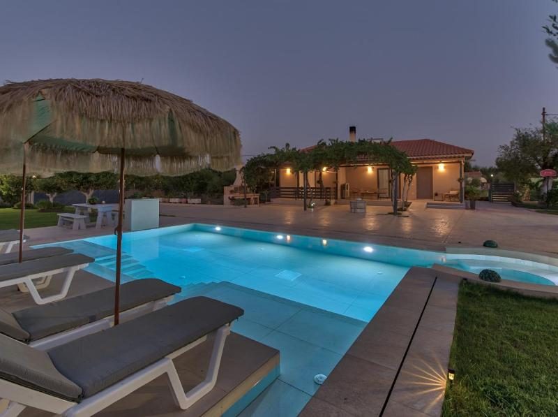 Vanesa Villa Retreat, 3BR with Lush Outdoor Oasis by Villa Mana Gers