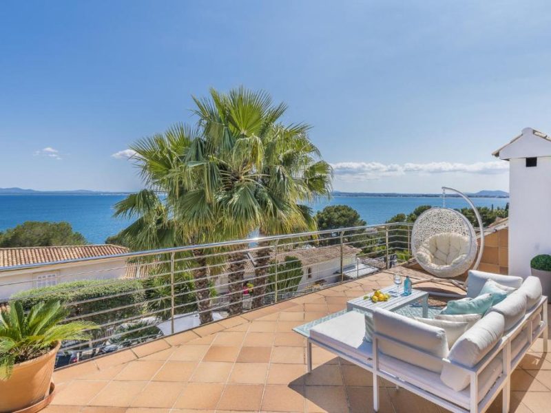 Villa Alcanada - Family only