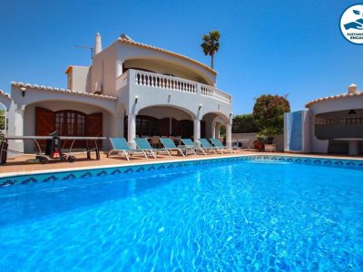 Villa Isabel - com piscina aquecível e BBQ em Carvoeiro