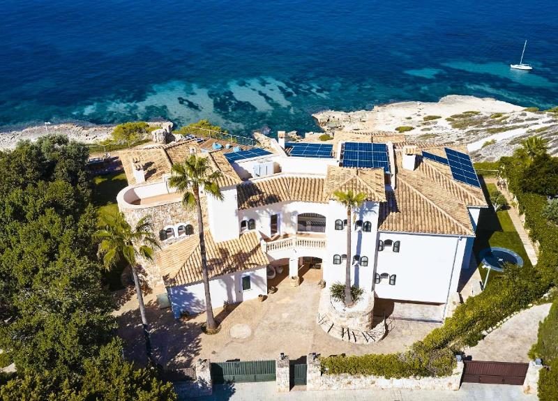 Villa Luna Suites