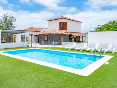 Villa La Rueda Heated Private Pool, Billiard & BBQ